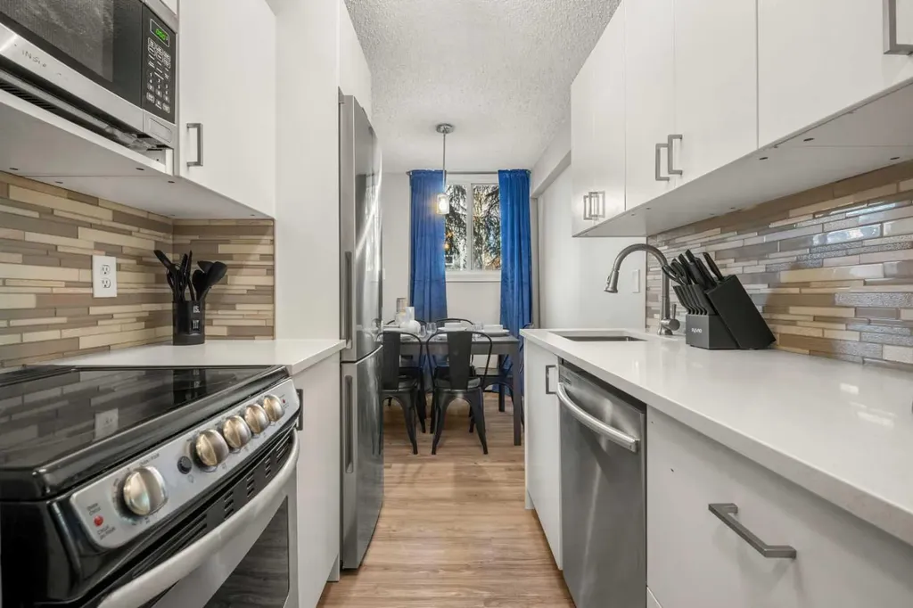 313 20 Avenue SW Calgary AB T2S 0E6