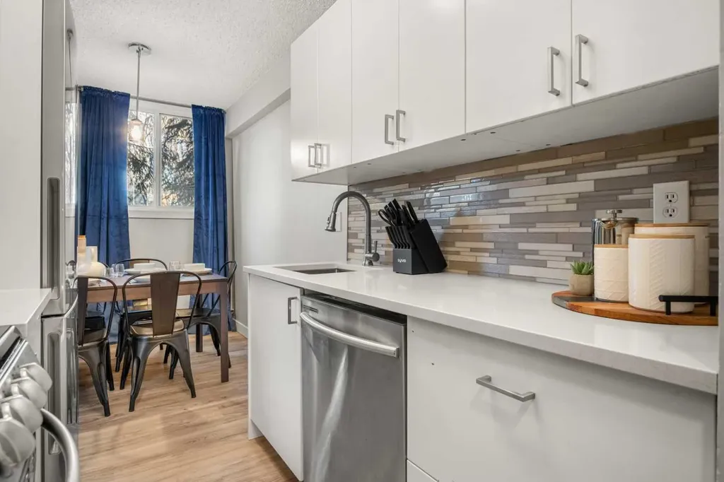 313 20 Avenue SW Calgary AB T2S 0E6