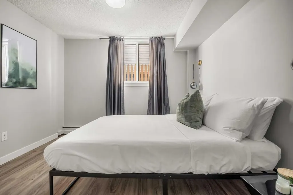 313 20 Avenue SW Calgary AB T2S 0E6