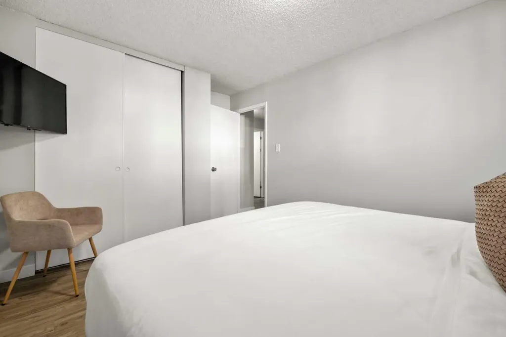 313 20 Avenue SW Calgary AB T2S 0E6