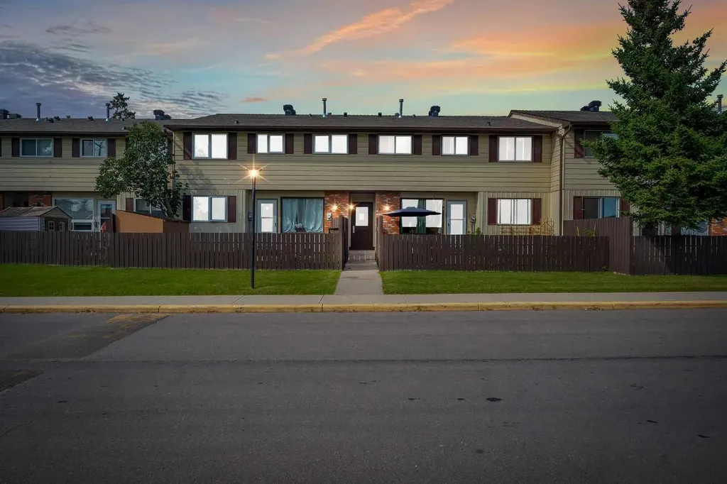 175 Manora Place NE Calgary AB T2A 5P7