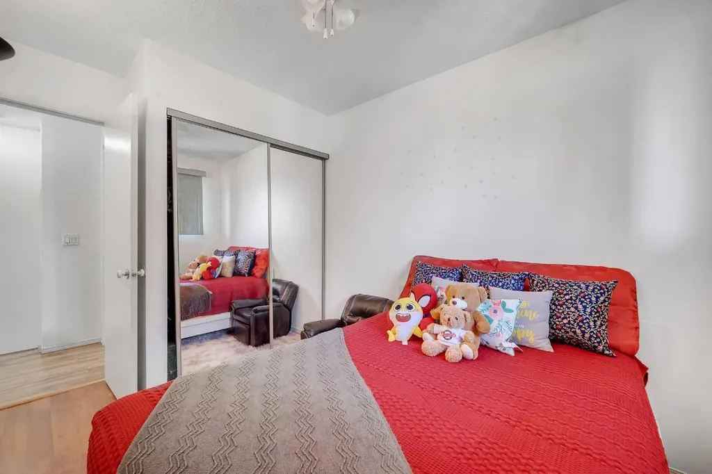 175 Manora Place NE Calgary AB T2A 5P7