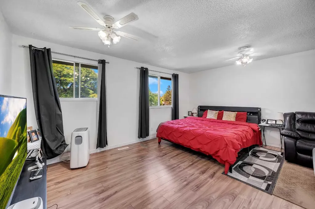 175 Manora Place NE Calgary AB T2A 5P7
