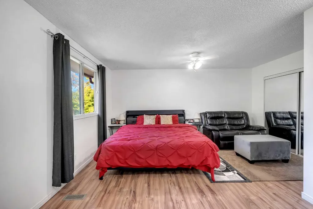 175 Manora Place NE Calgary AB T2A 5P7