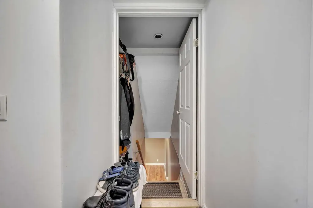175 Manora Place NE Calgary AB T2A 5P7