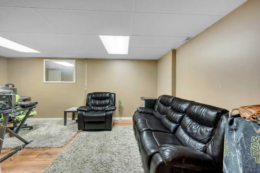 175 Manora Place NE Calgary AB T2A 5P7