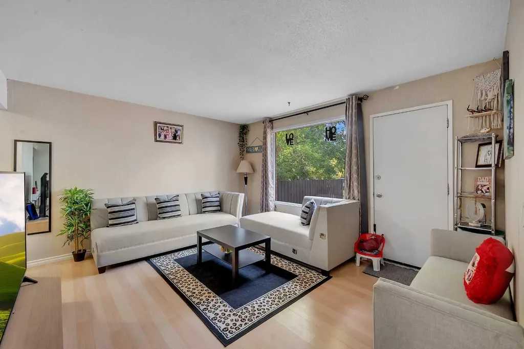 175 Manora Place NE Calgary AB T2A 5P7