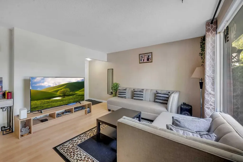 175 Manora Place NE Calgary AB T2A 5P7
