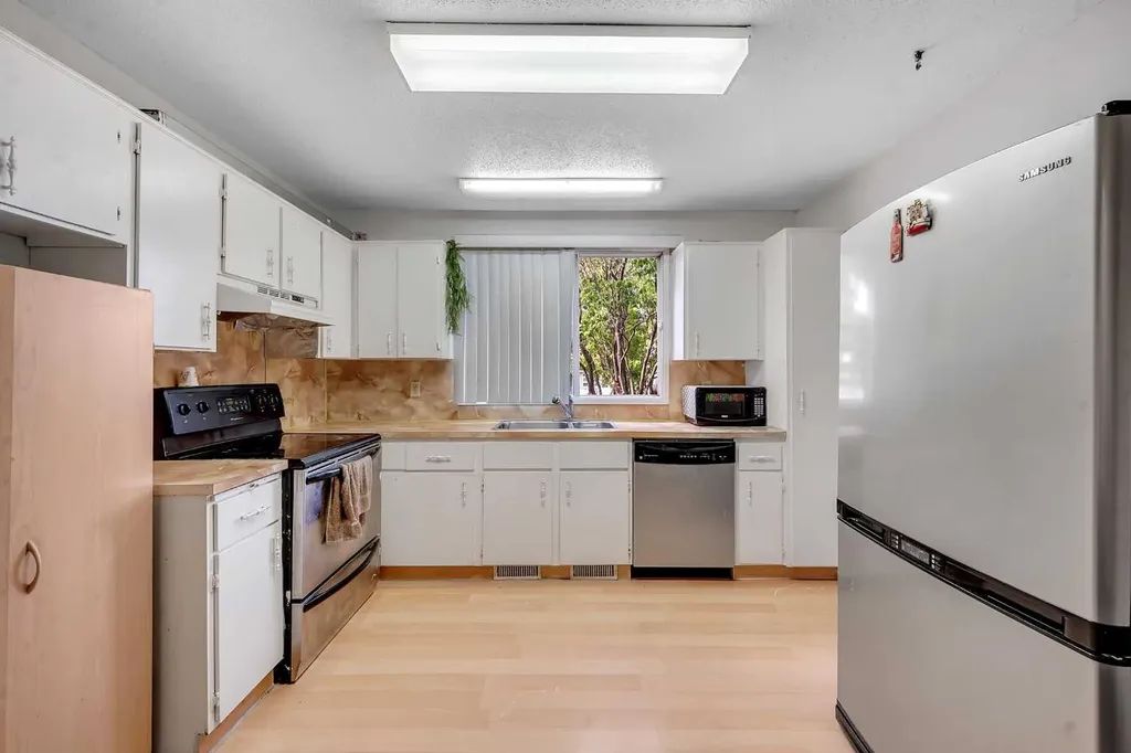 175 Manora Place NE Calgary AB T2A 5P7