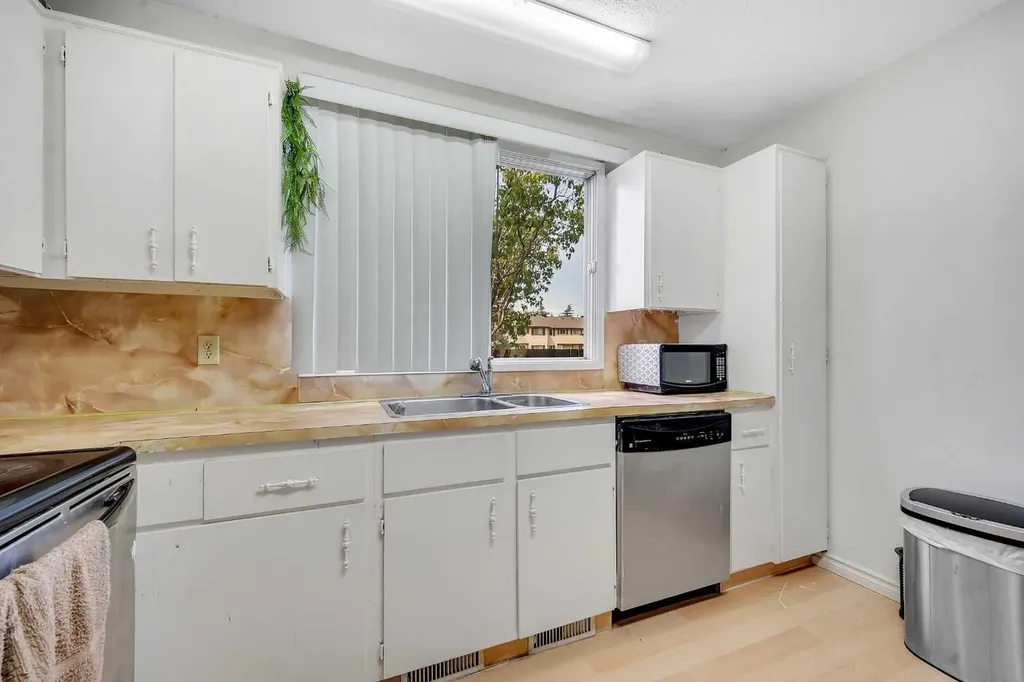 175 Manora Place NE Calgary AB T2A 5P7