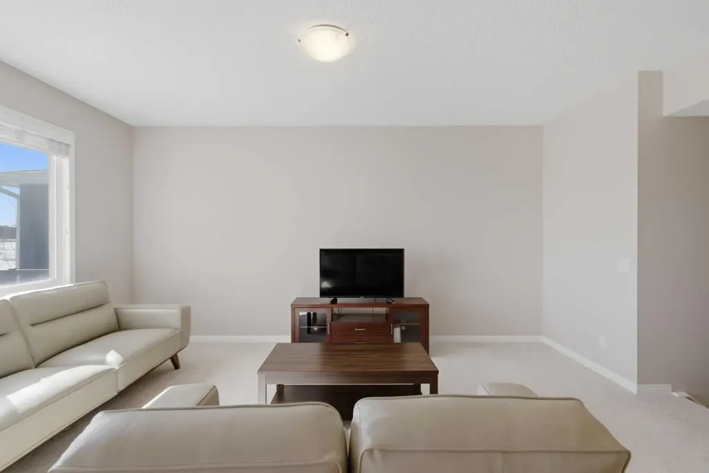 1456 Livingston Way NE Calgary AB T3P 0Z4