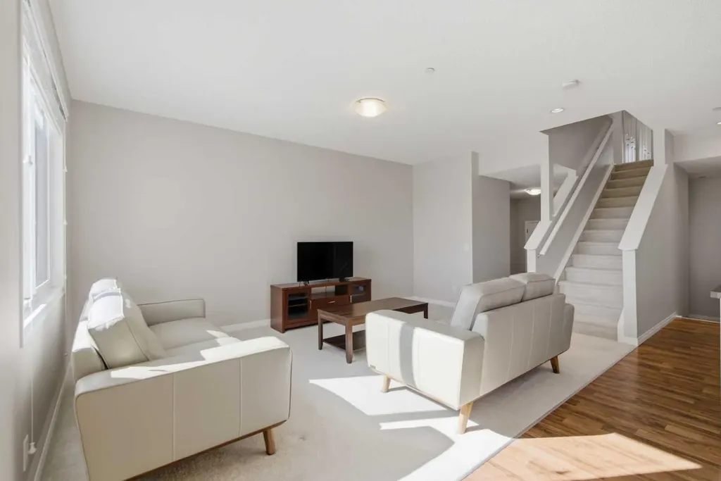 1456 Livingston Way NE Calgary AB T3P 0Z4