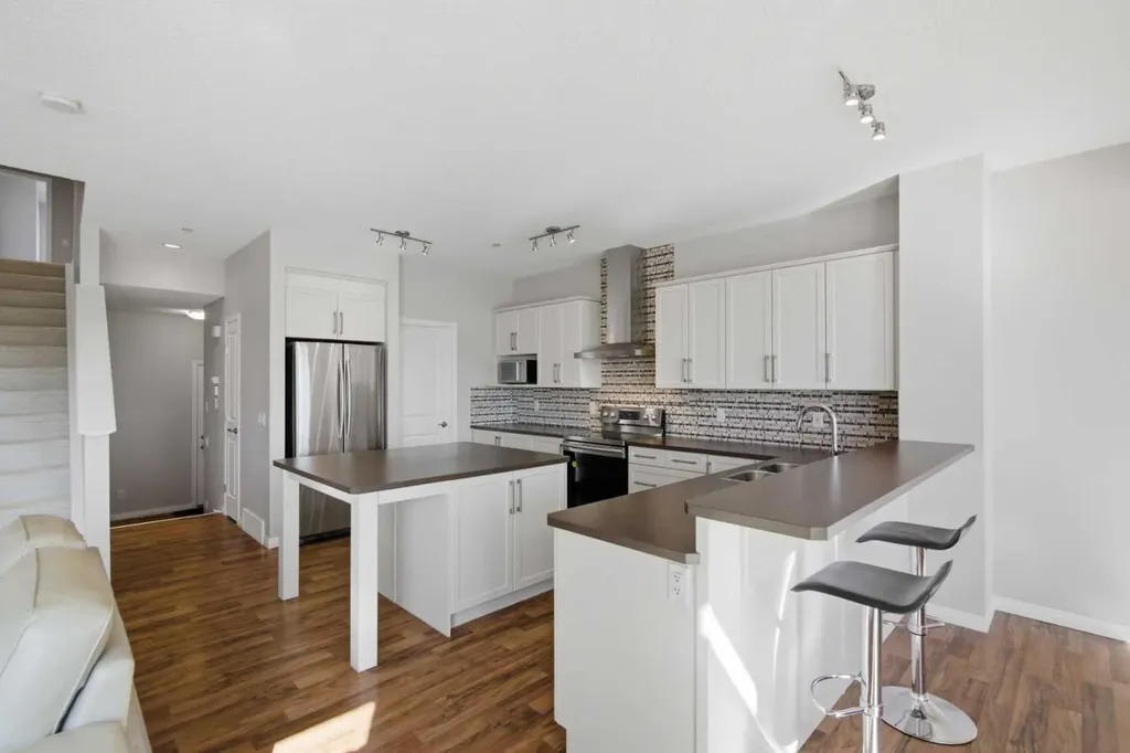 1456 Livingston Way NE Calgary AB T3P 0Z4