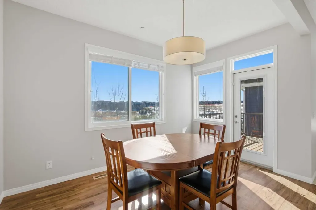1456 Livingston Way NE Calgary AB T3P 0Z4