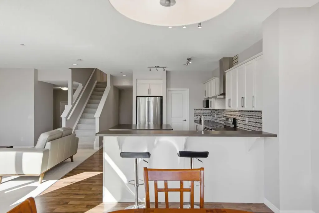 1456 Livingston Way NE Calgary AB T3P 0Z4