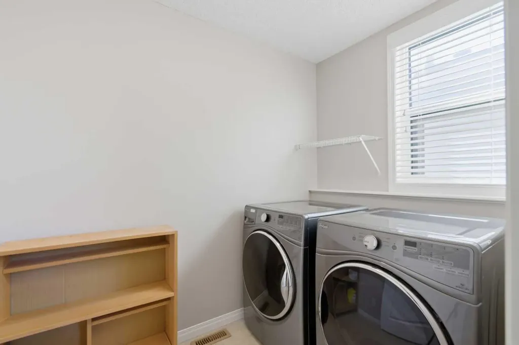 1456 Livingston Way NE Calgary AB T3P 0Z4