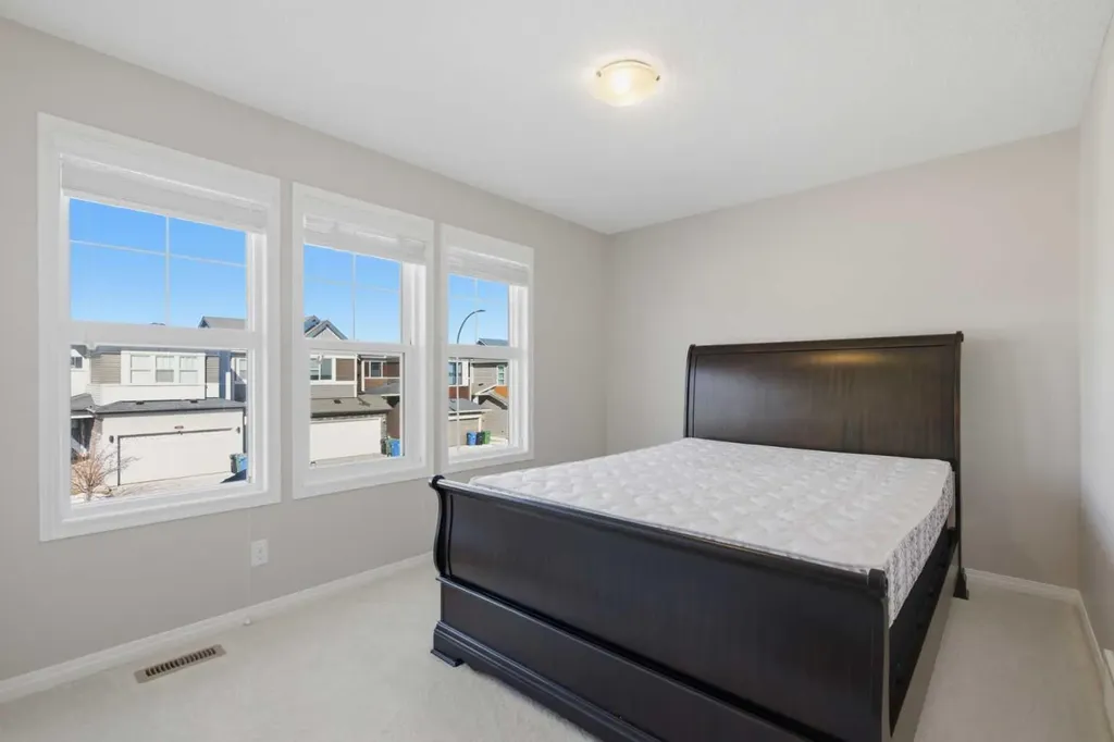 1456 Livingston Way NE Calgary AB T3P 0Z4
