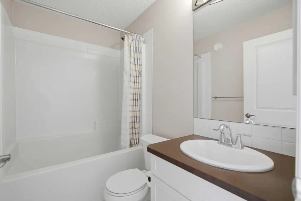 1456 Livingston Way NE Calgary AB T3P 0Z4