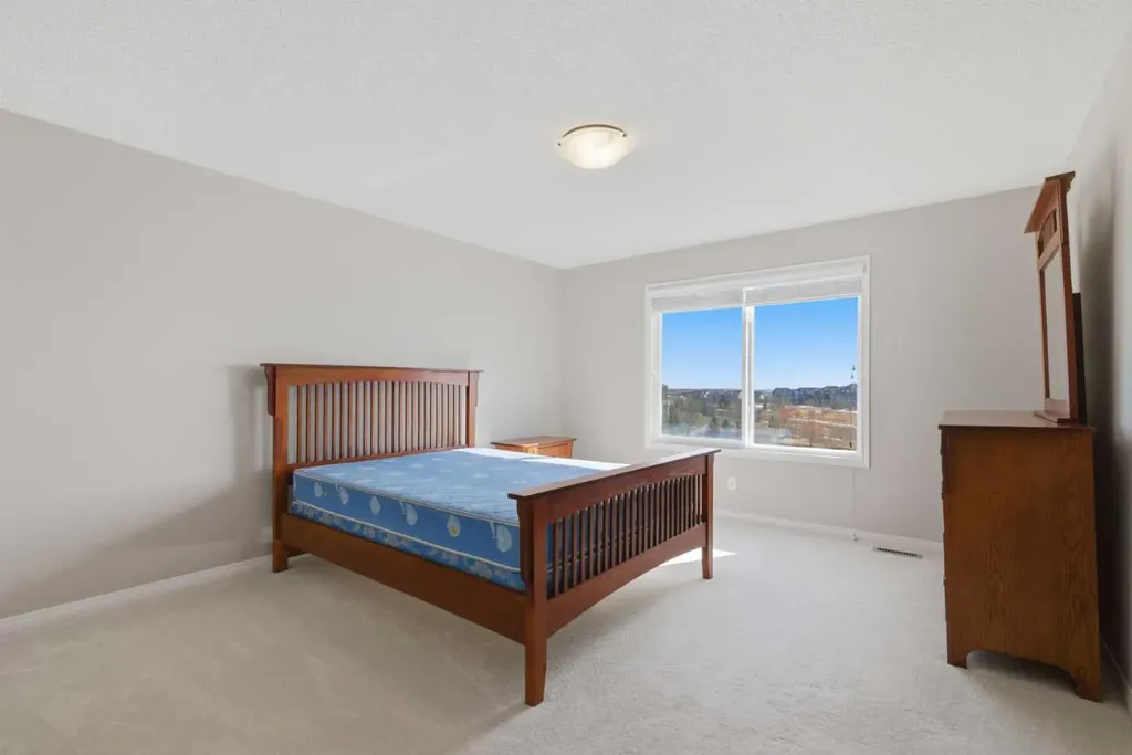 1456 Livingston Way NE Calgary AB T3P 0Z4