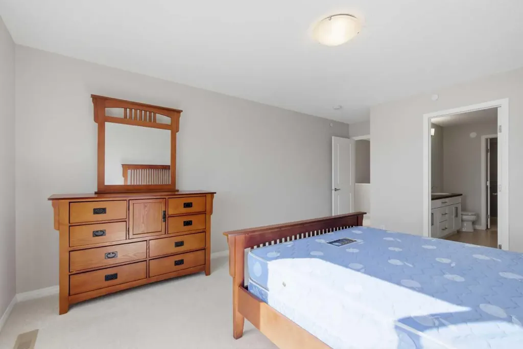 1456 Livingston Way NE Calgary AB T3P 0Z4