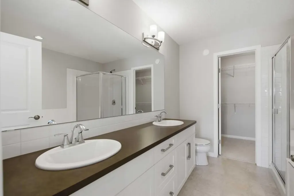 1456 Livingston Way NE Calgary AB T3P 0Z4