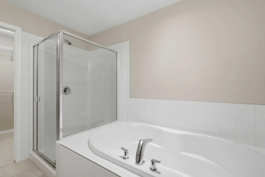 1456 Livingston Way NE Calgary AB T3P 0Z4