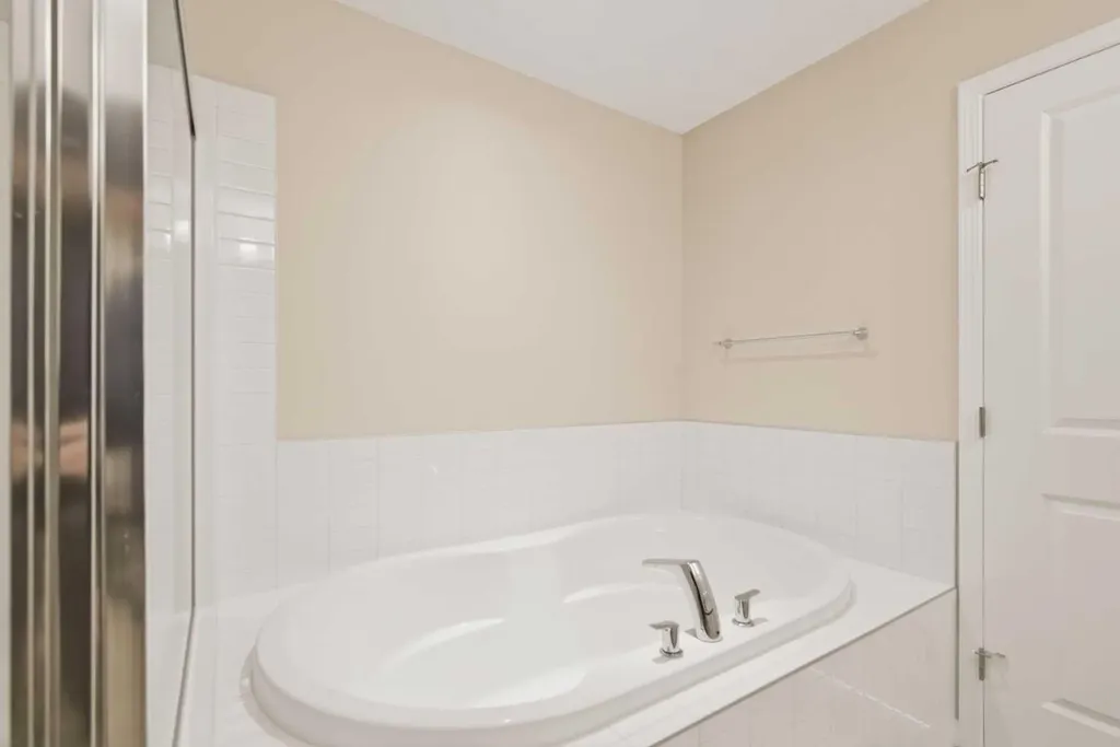 1456 Livingston Way NE Calgary AB T3P 0Z4