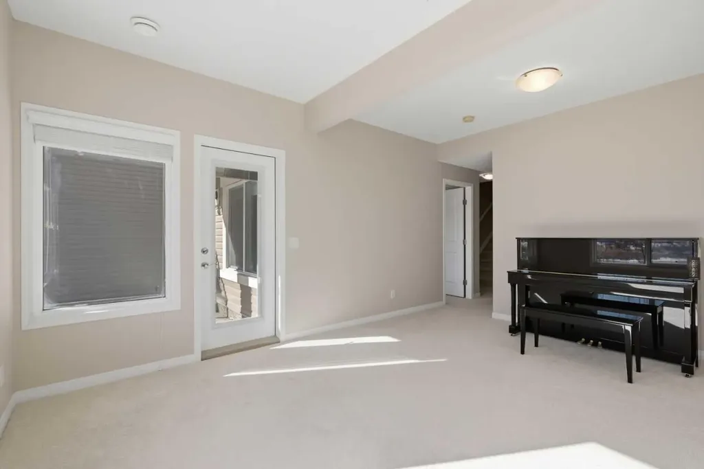 1456 Livingston Way NE Calgary AB T3P 0Z4