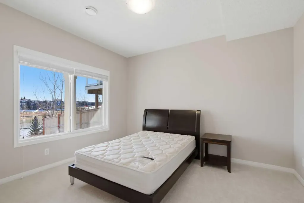 1456 Livingston Way NE Calgary AB T3P 0Z4