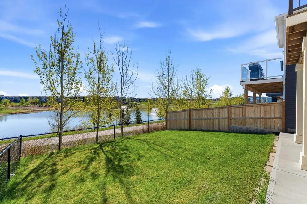 1456 Livingston Way NE Calgary AB T3P 0Z4