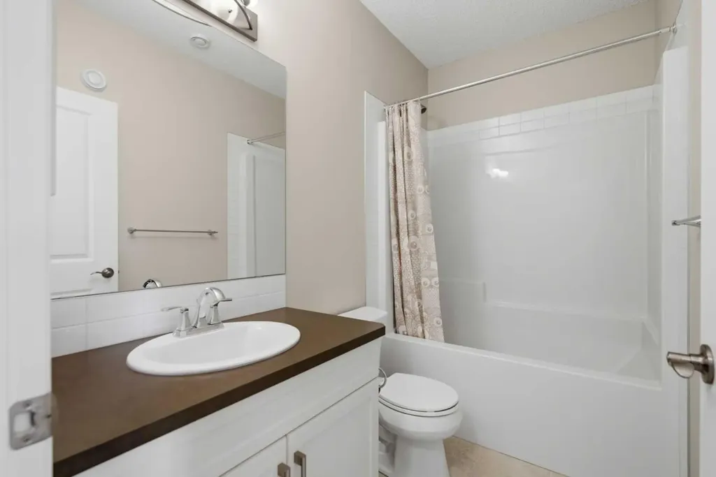 1456 Livingston Way NE Calgary AB T3P 0Z4