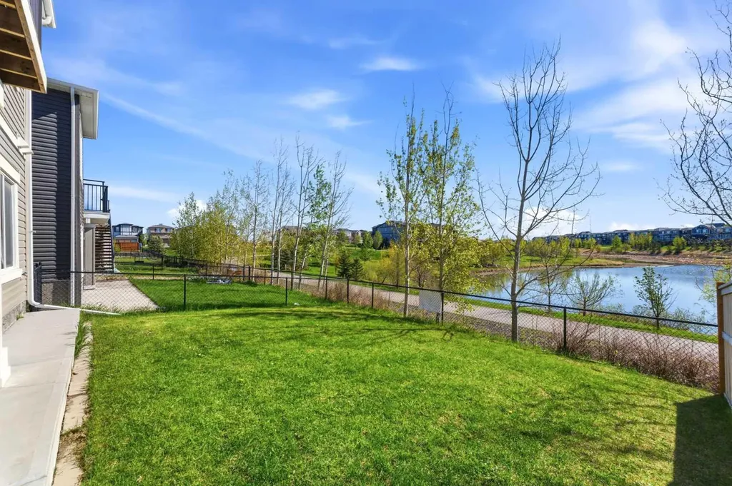 1456 Livingston Way NE Calgary AB T3P 0Z4