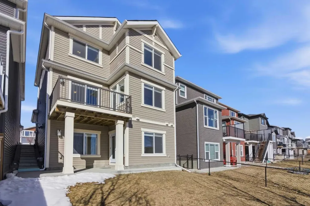 1456 Livingston Way NE Calgary AB T3P 0Z4