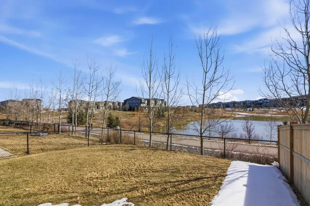 1456 Livingston Way NE Calgary AB T3P 0Z4