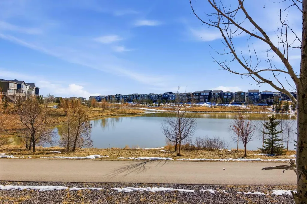 1456 Livingston Way NE Calgary AB T3P 0Z4