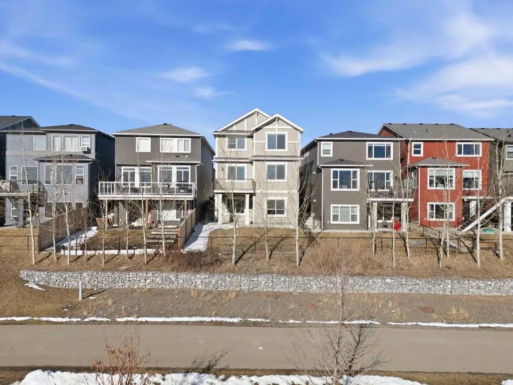 1456 Livingston Way NE Calgary AB T3P 0Z4