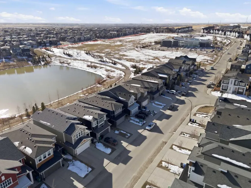 1456 Livingston Way NE Calgary AB T3P 0Z4
