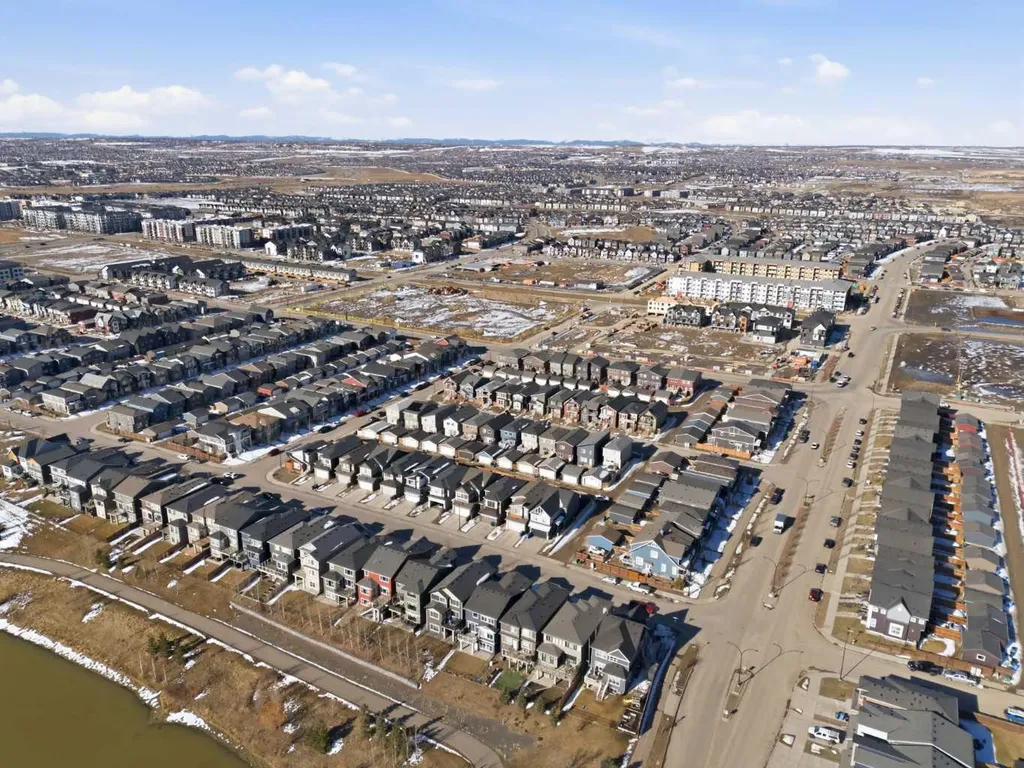 1456 Livingston Way NE Calgary AB T3P 0Z4