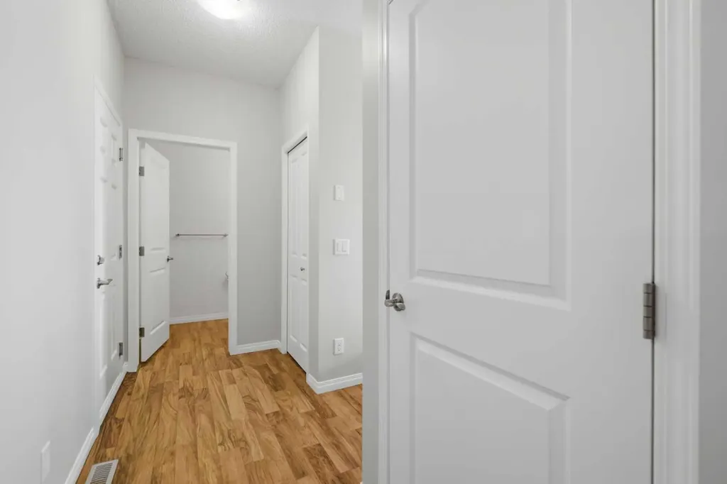1456 Livingston Way NE Calgary AB T3P 0Z4