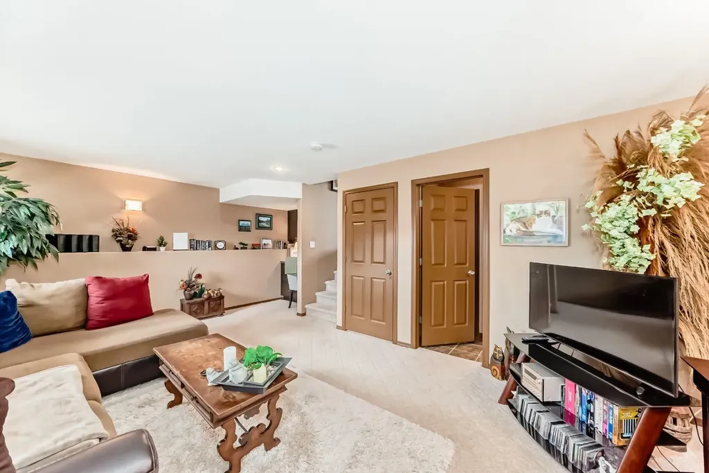 493 Squamish Lane W Lethbridge AB T1K 7W7