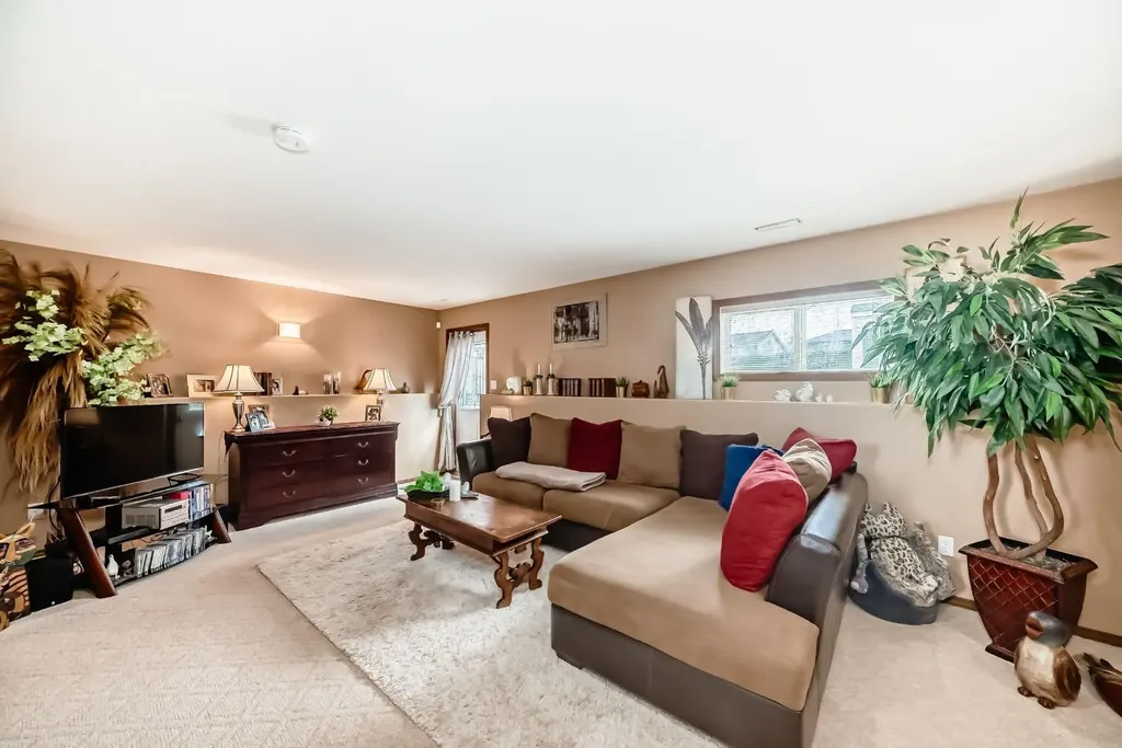 493 Squamish Lane W Lethbridge AB T1K 7W7