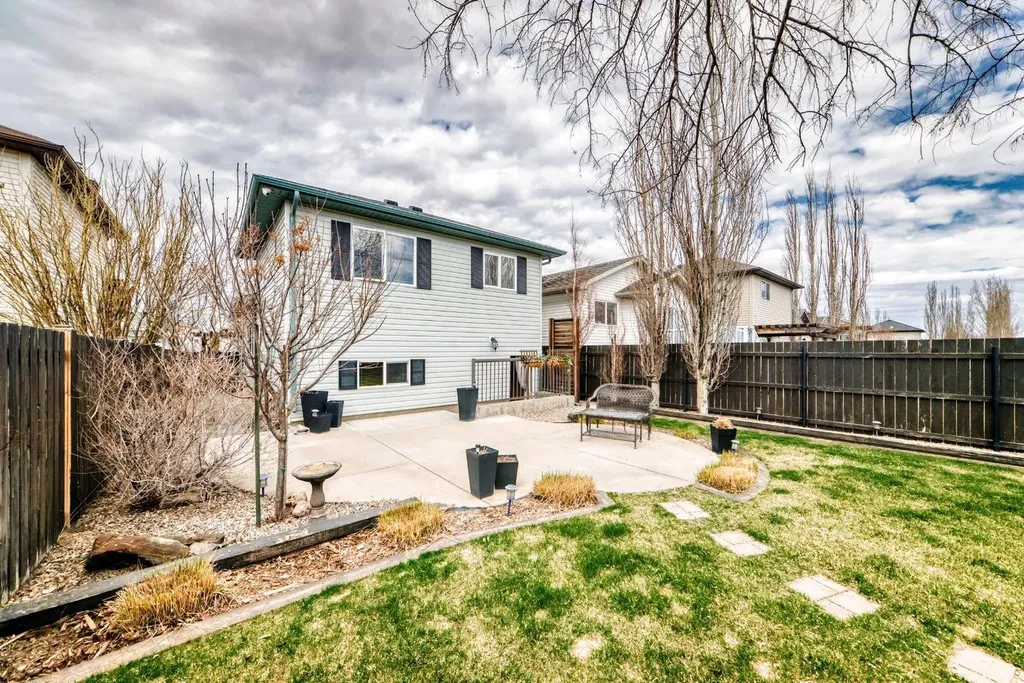 493 Squamish Lane W Lethbridge AB T1K 7W7