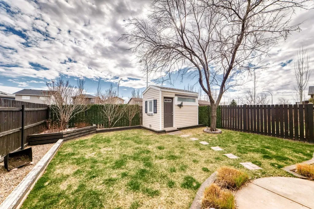493 Squamish Lane W Lethbridge AB T1K 7W7