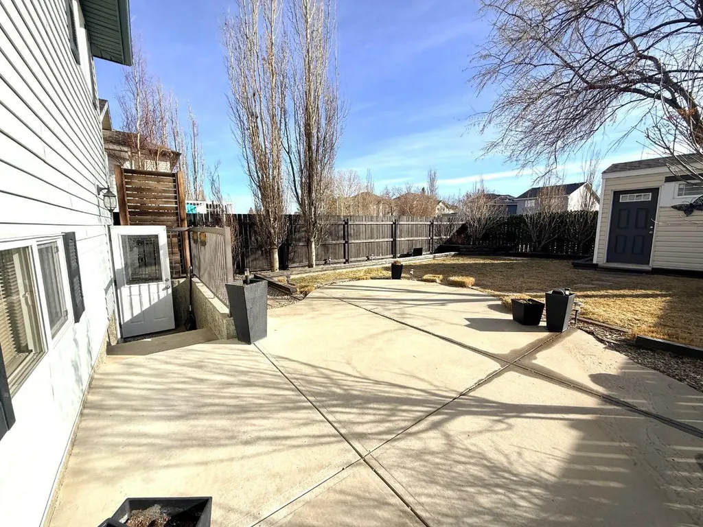 493 Squamish Lane W Lethbridge AB T1K 7W7