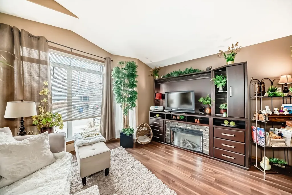 493 Squamish Lane W Lethbridge AB T1K 7W7