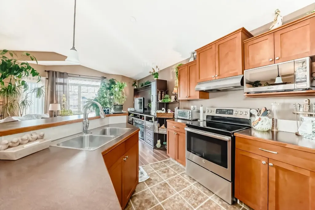 493 Squamish Lane W Lethbridge AB T1K 7W7