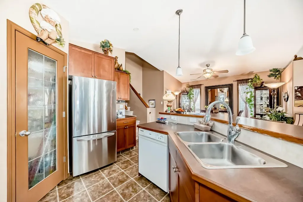 493 Squamish Lane W Lethbridge AB T1K 7W7