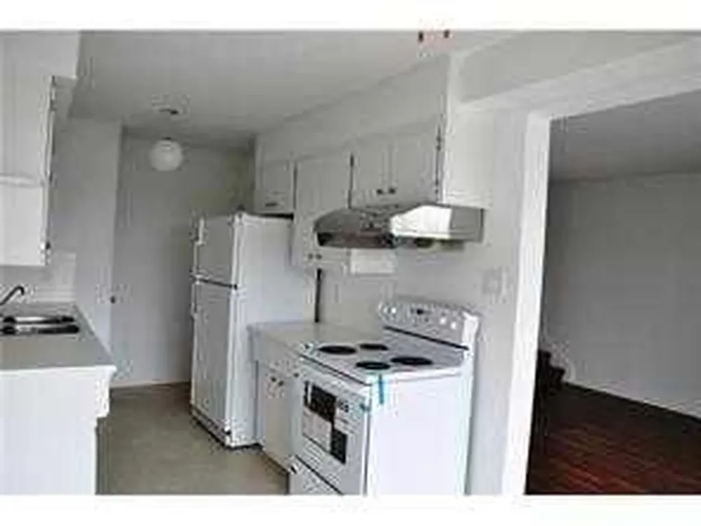 6147 Buckthorn Road NW Calgary AB T2K2Z2