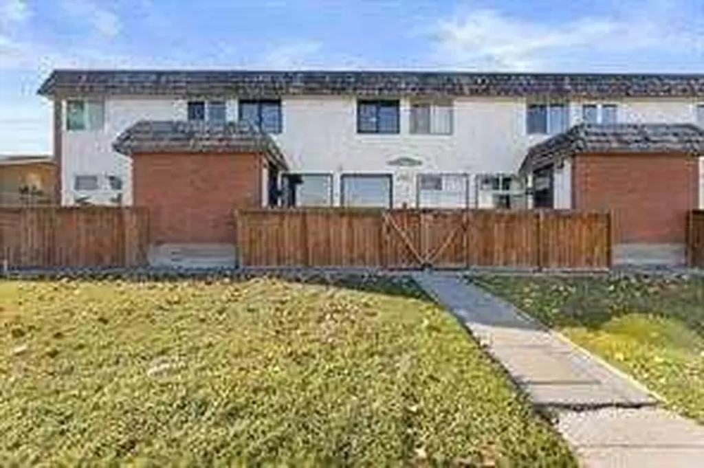 6147 Buckthorn Road NW Calgary AB T2K2Z2