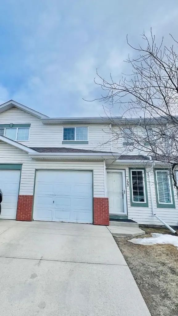 123 Country Hills Villas NW Calgary AB T3K 4S8